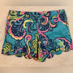 Women’s Lilly Pulitzer shorts size 6 with scallop bottom